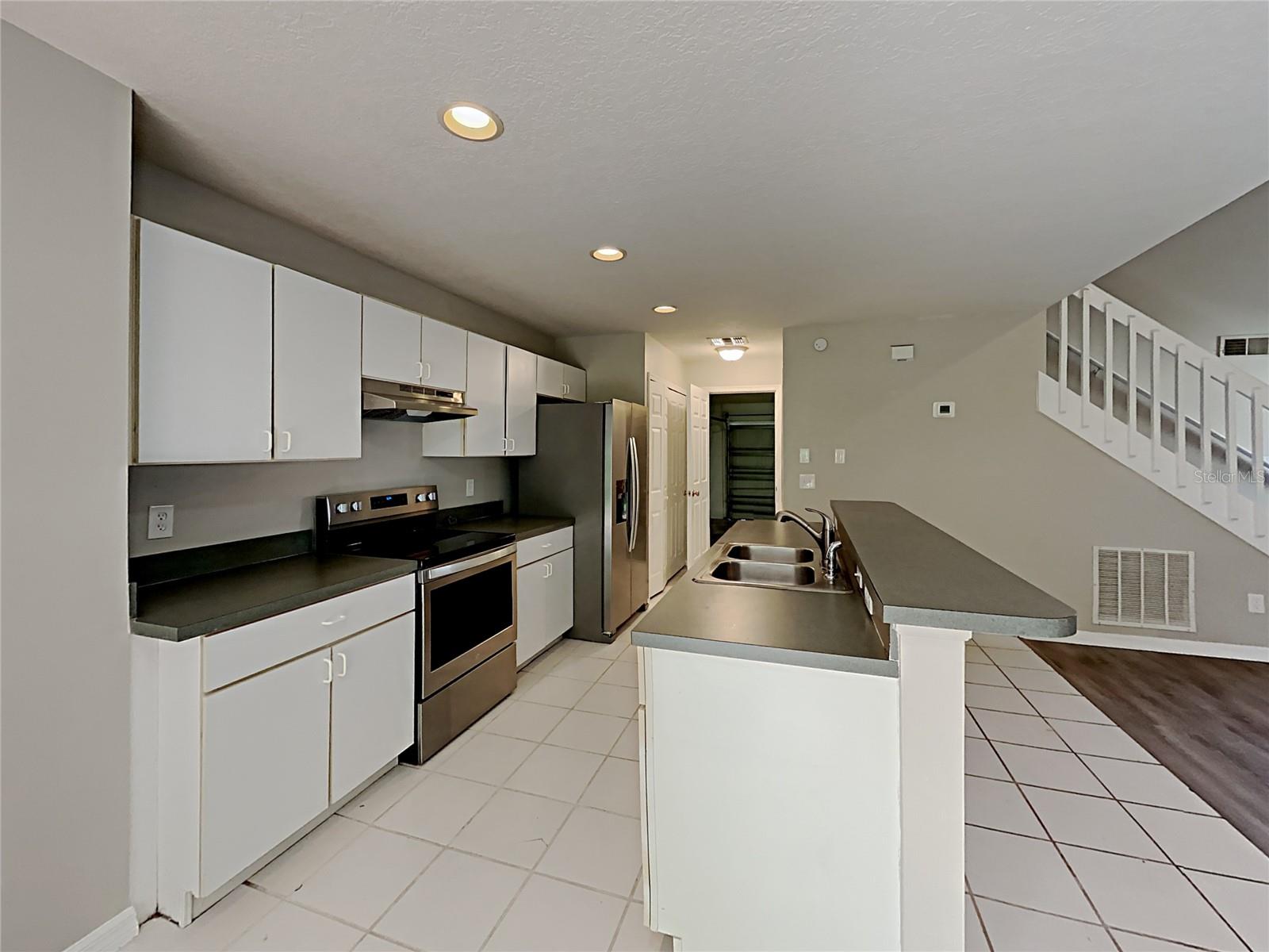 2184 Heathwood Cir Property Photo 8