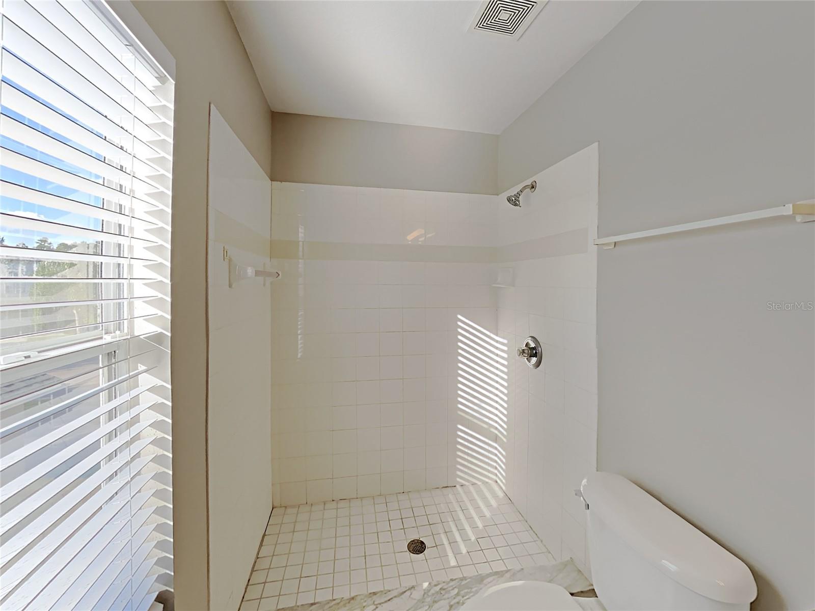2184 Heathwood Cir Property Photo 9
