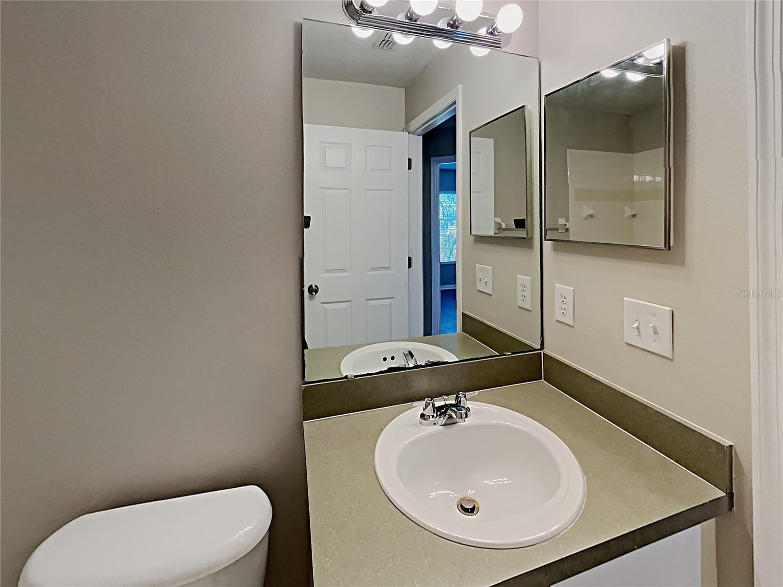 2184 Heathwood Cir Property Photo 12