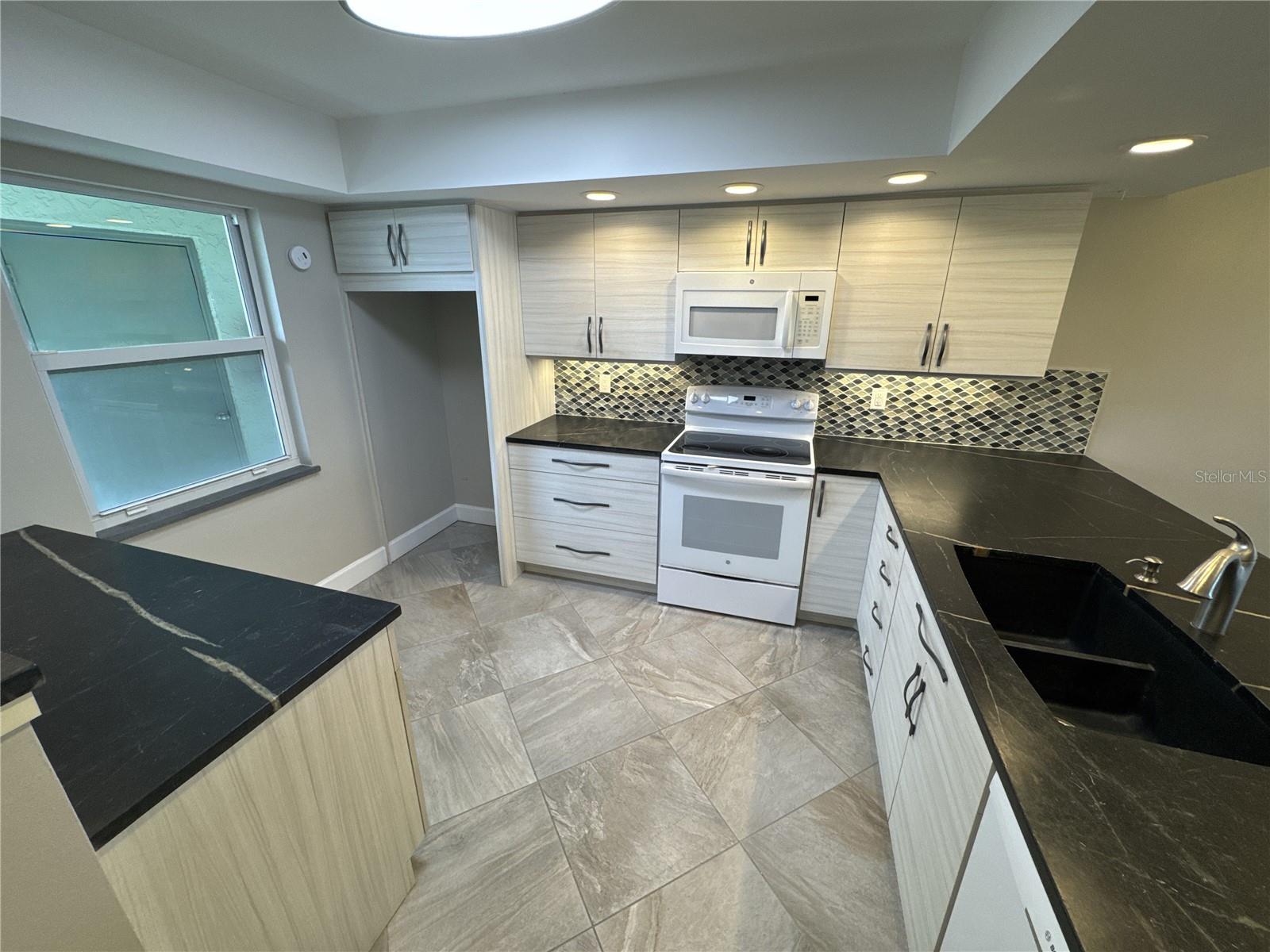 3600 Bal Harbor Blvd #1g Property Photo 2