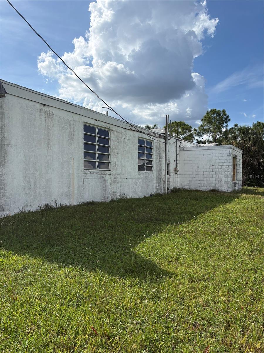 1308 Tamiami Trl Property Photo 3