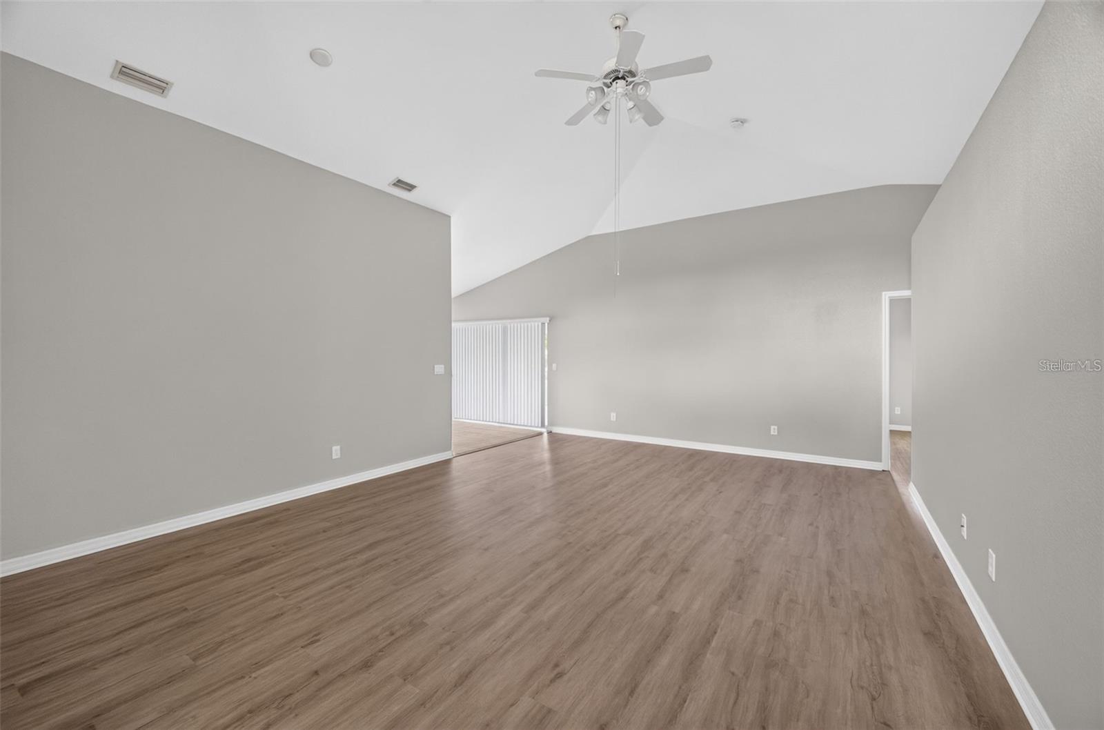 463 Winwood Ct Property Photo 4