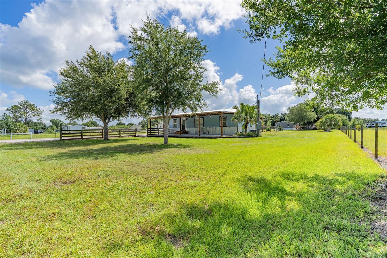 10876 Sw Walker Rd Property Photo 3