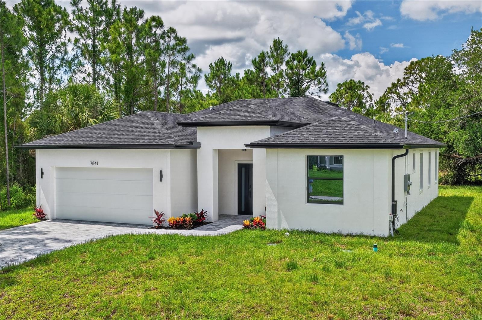 7841 SONTAG AVE Property Photo 1