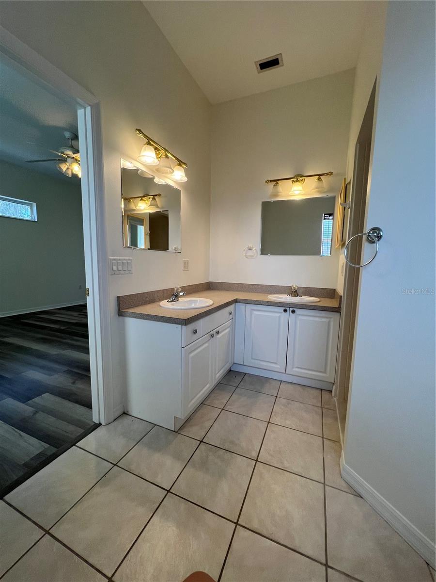 4733 S Cranberry Blvd Property Photo 8