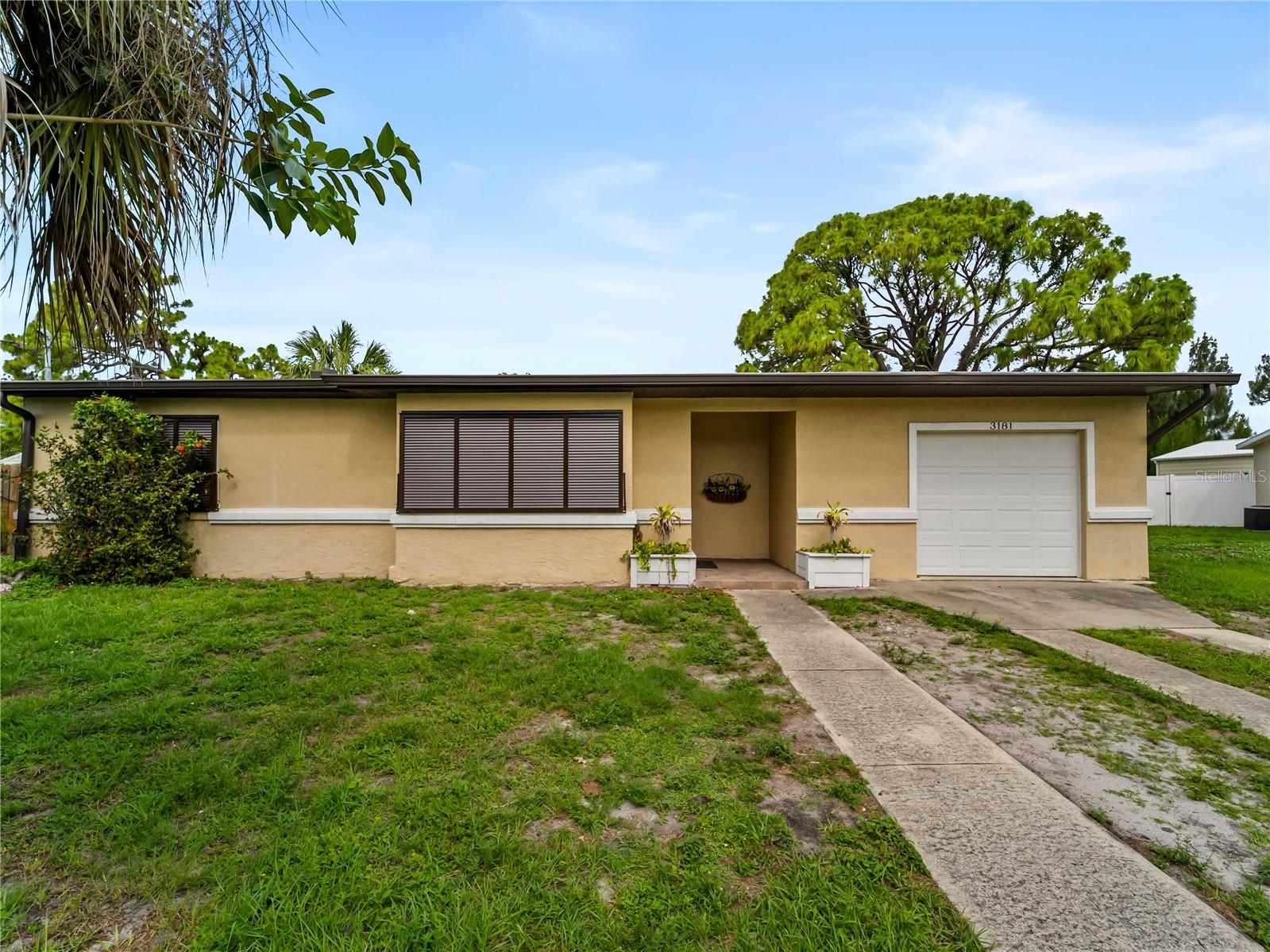 3181 Normandy Dr Property Photo 1