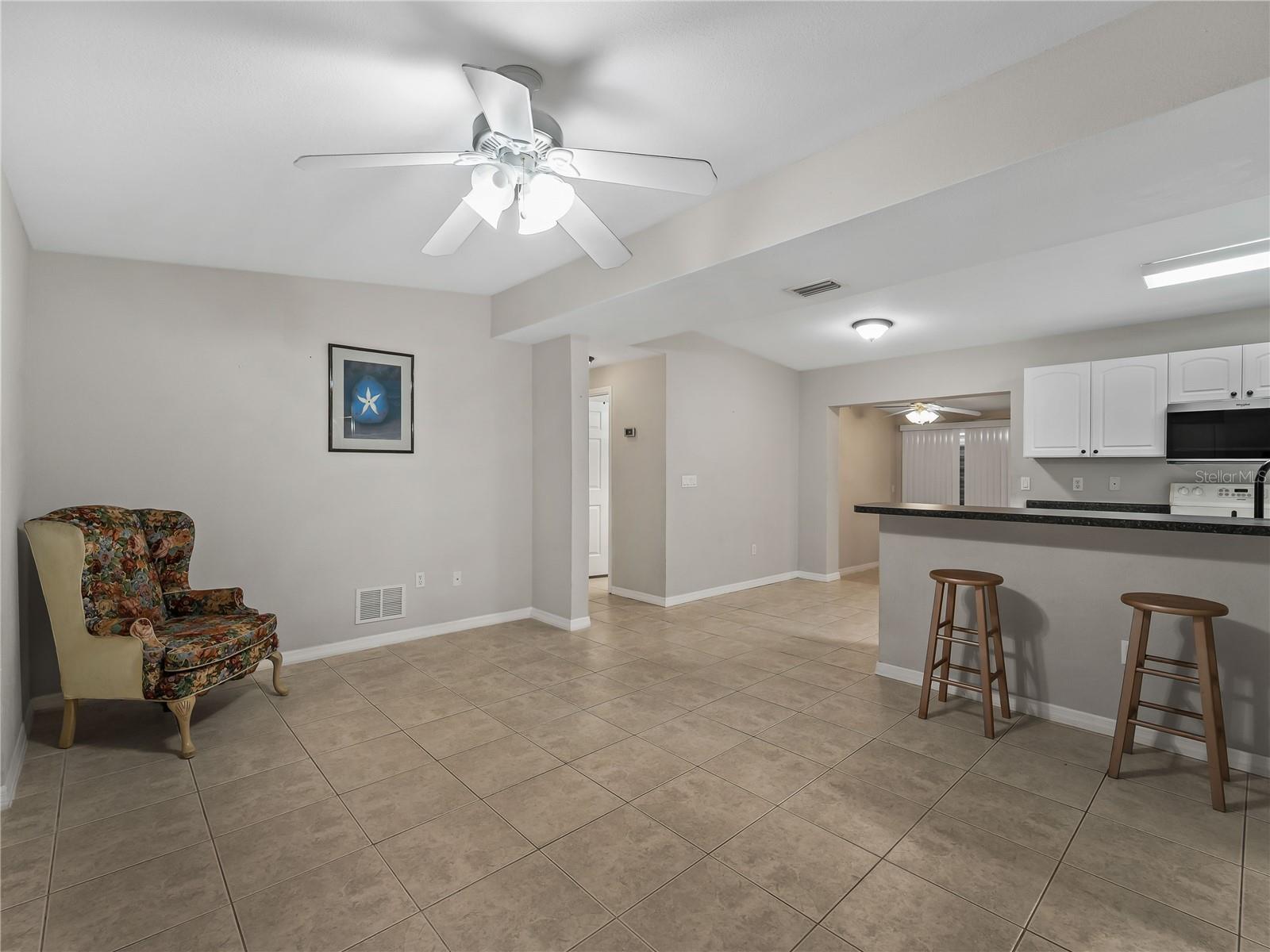 3181 Normandy Dr Property Photo 4