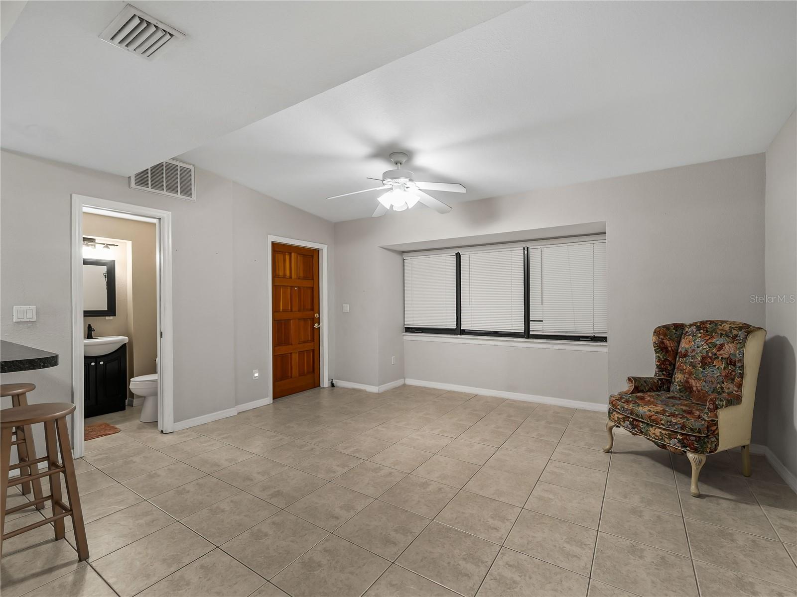 3181 Normandy Dr Property Photo 5