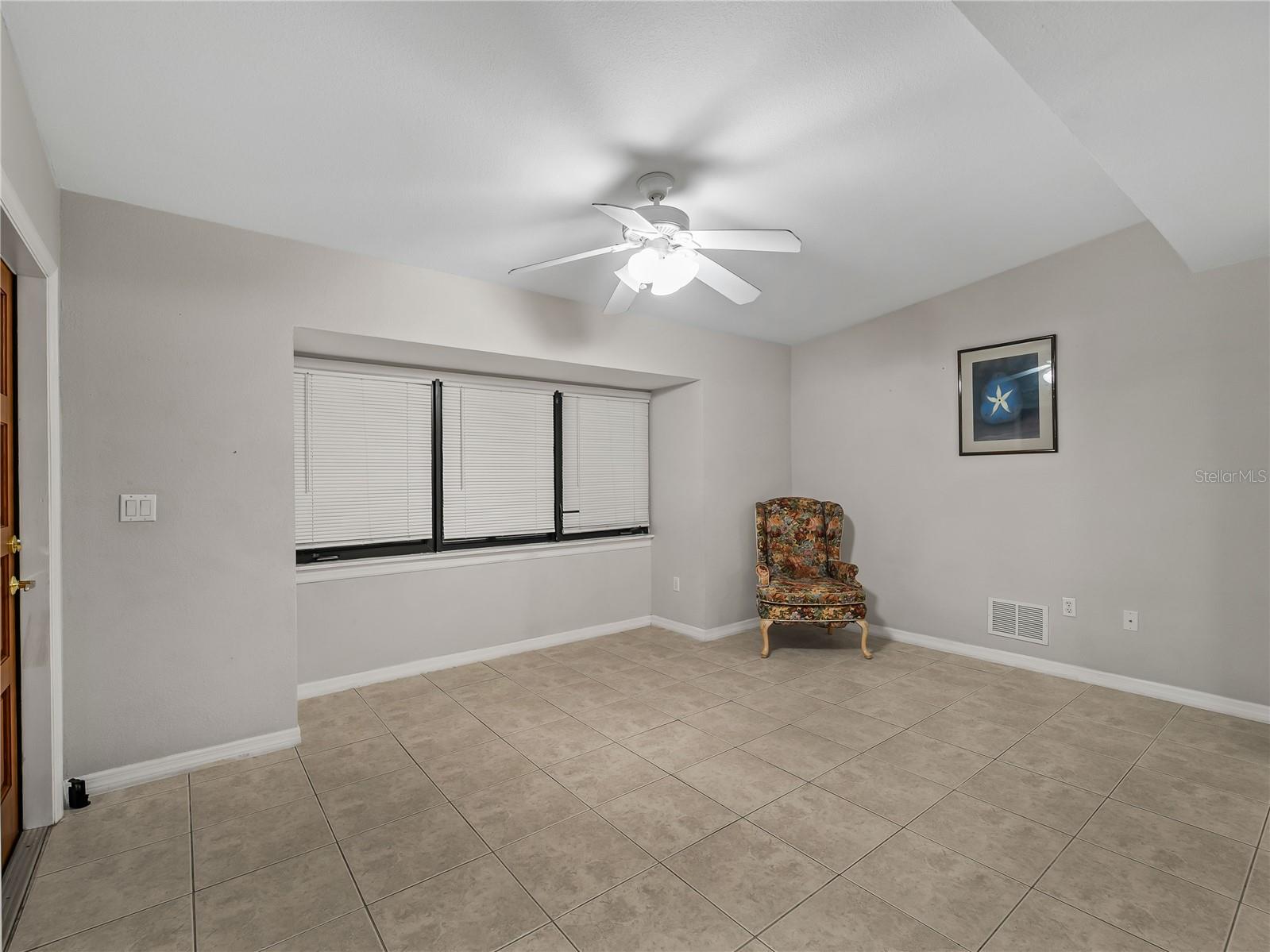 3181 Normandy Dr Property Photo 6