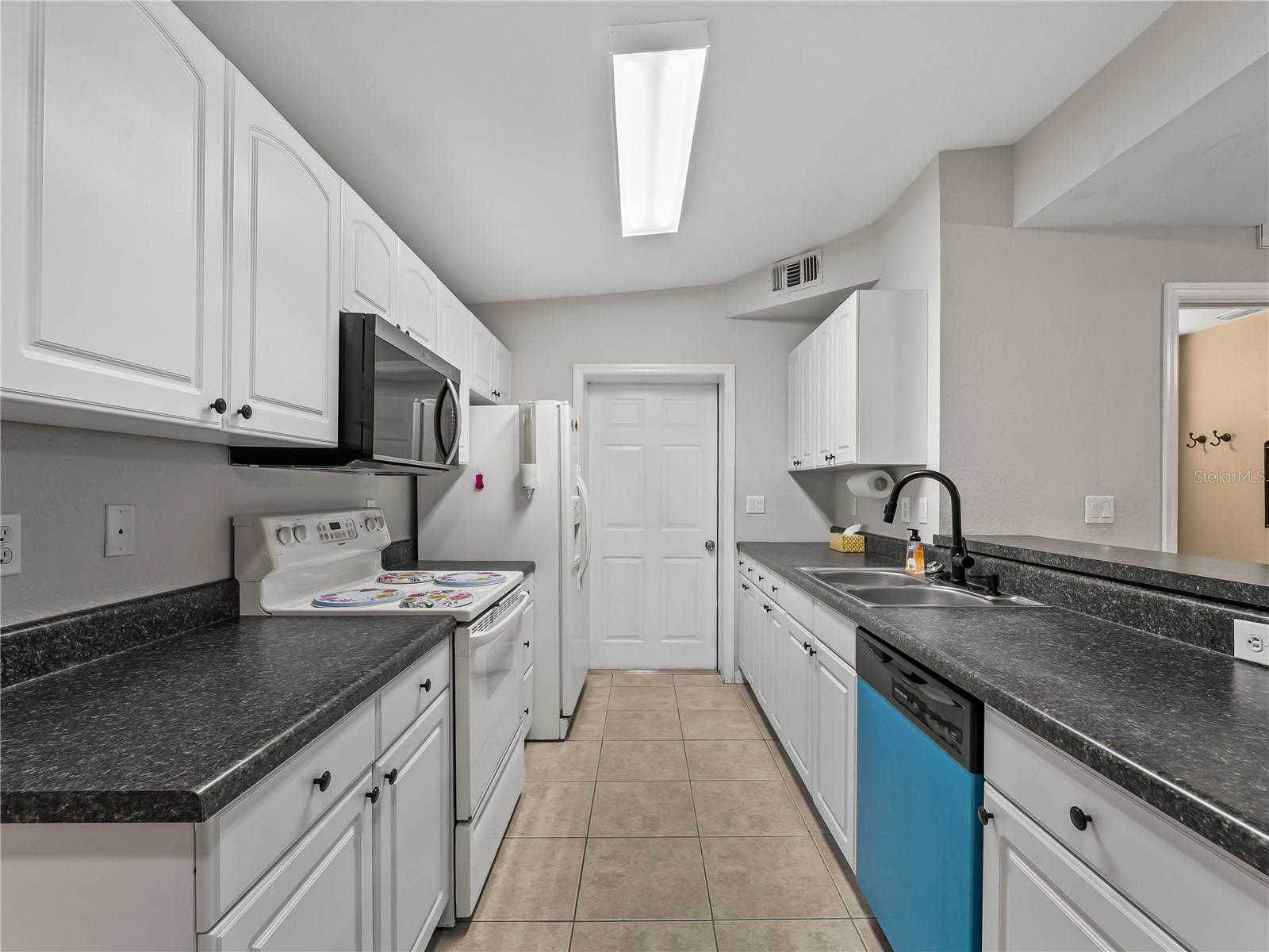 3181 Normandy Dr Property Photo 10