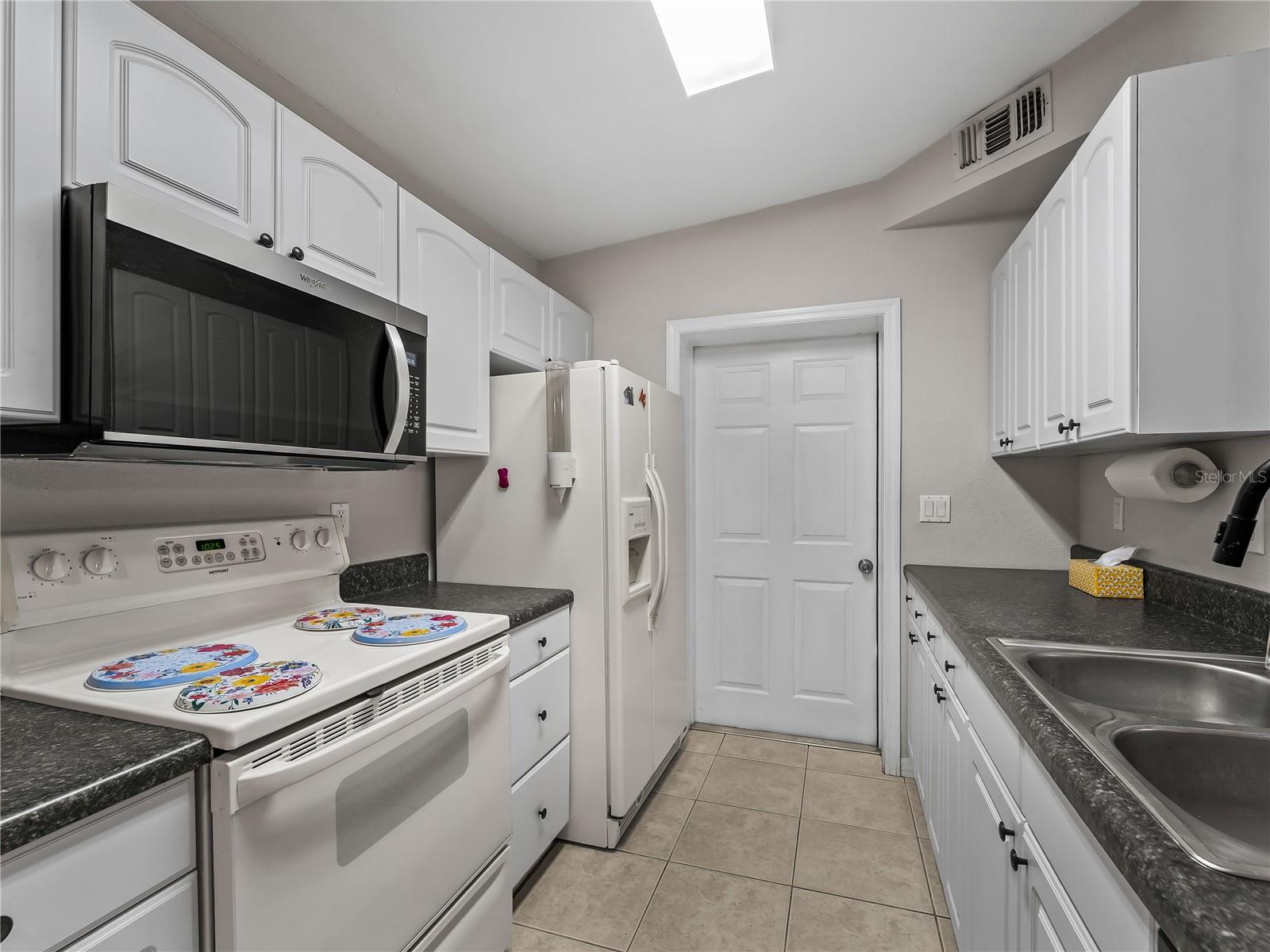 3181 Normandy Dr Property Photo 11