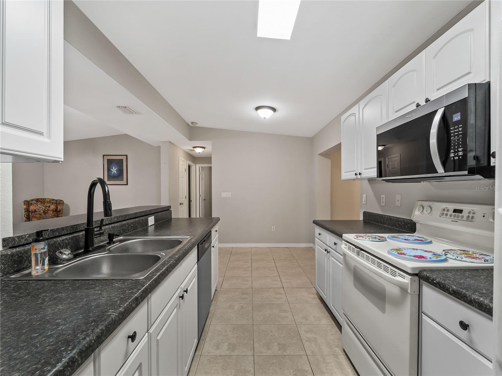 3181 Normandy Dr Property Photo 12