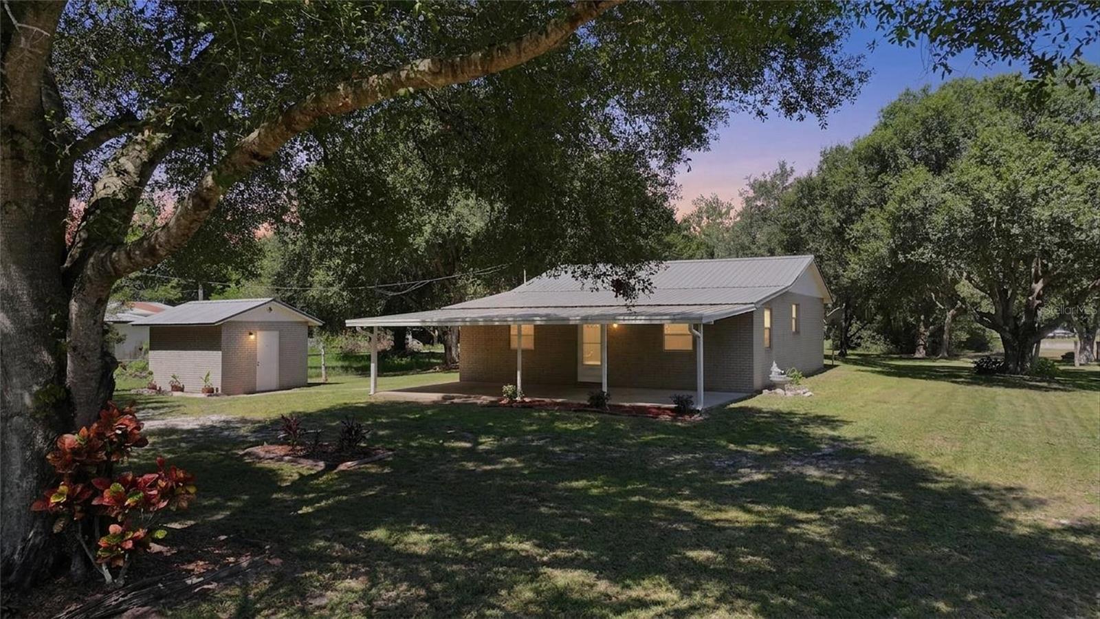 5549 Sw Shores Ave Property Photo 2