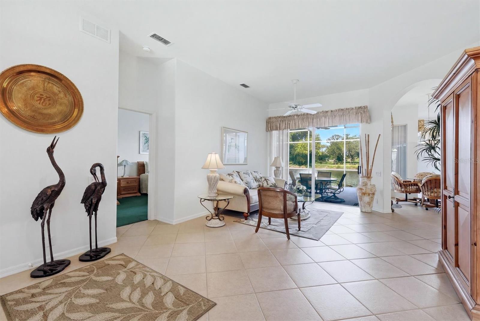 3175 Village Ln Property Photo 5
