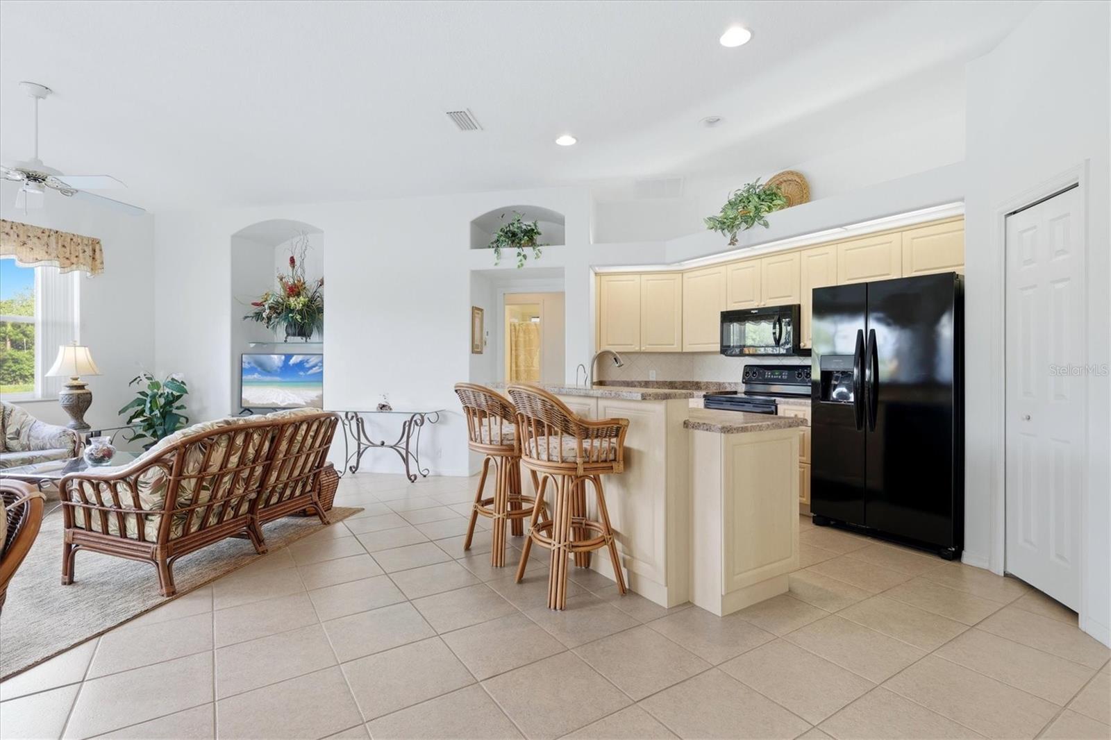 3175 Village Ln Property Photo 12
