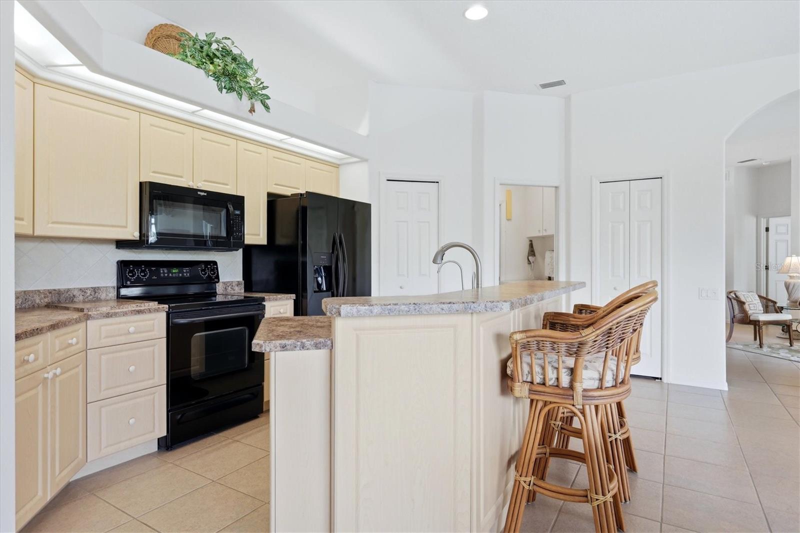3175 Village Ln Property Photo 13