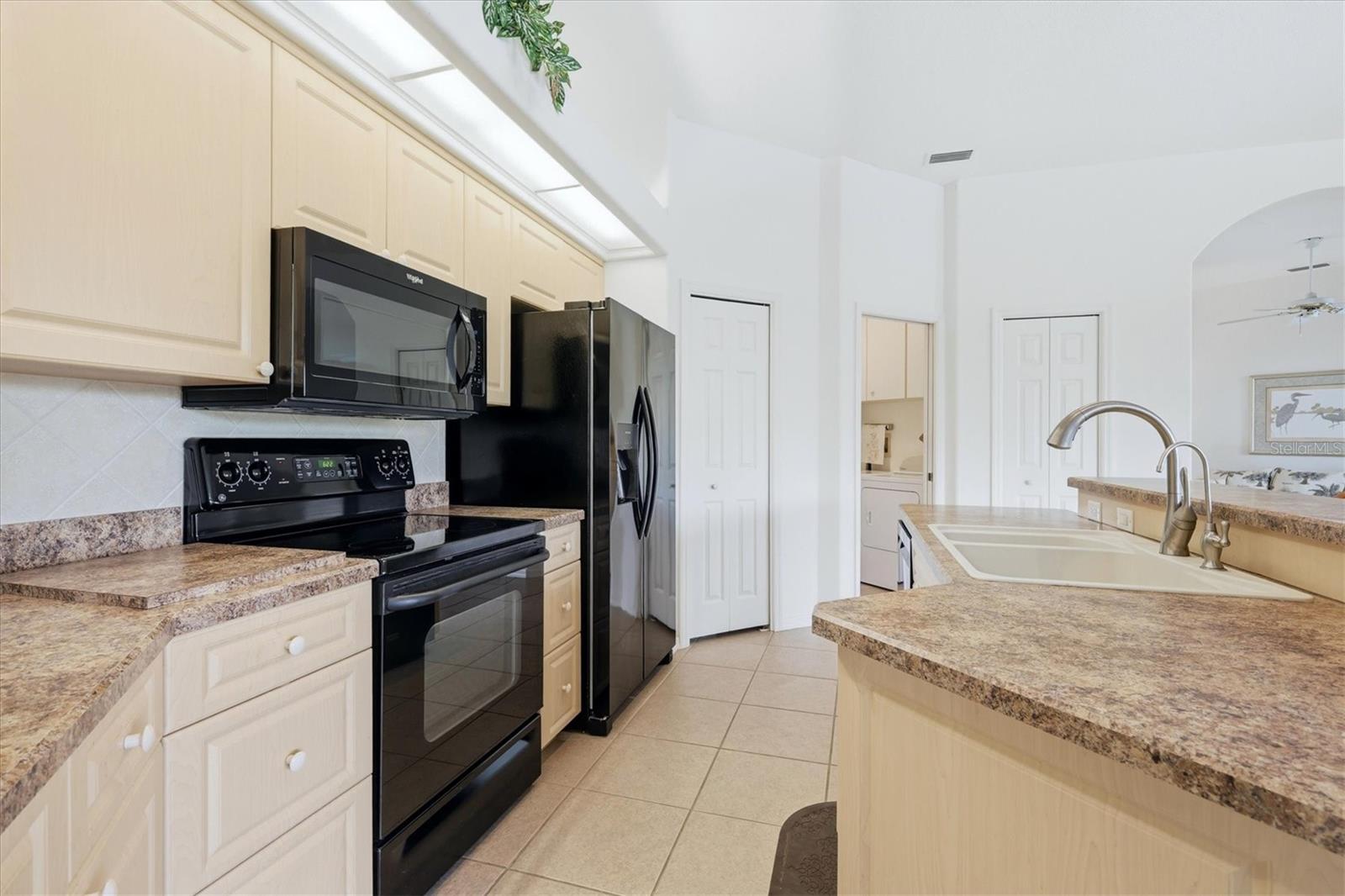 3175 Village Ln Property Photo 14