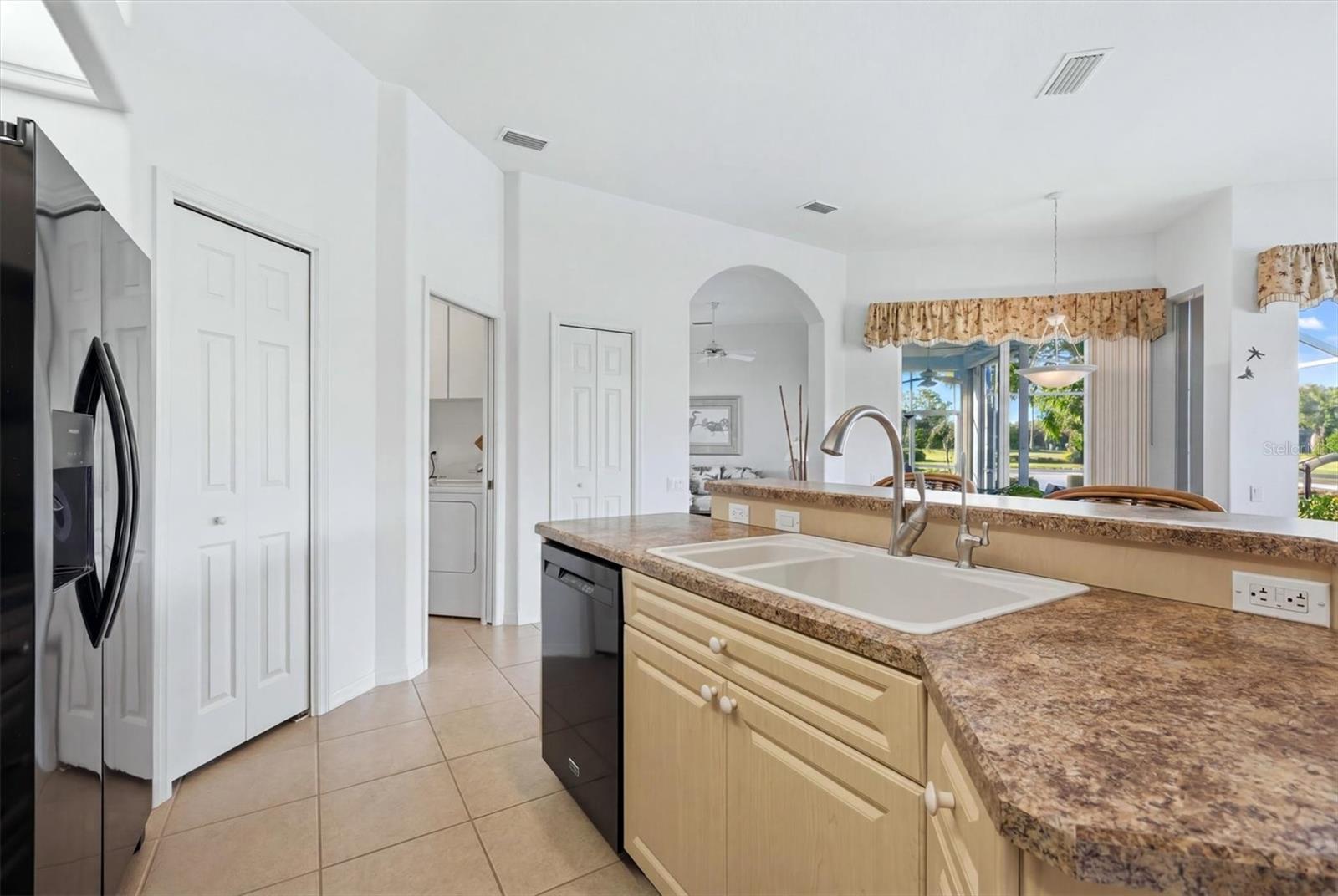 3175 Village Ln Property Photo 15