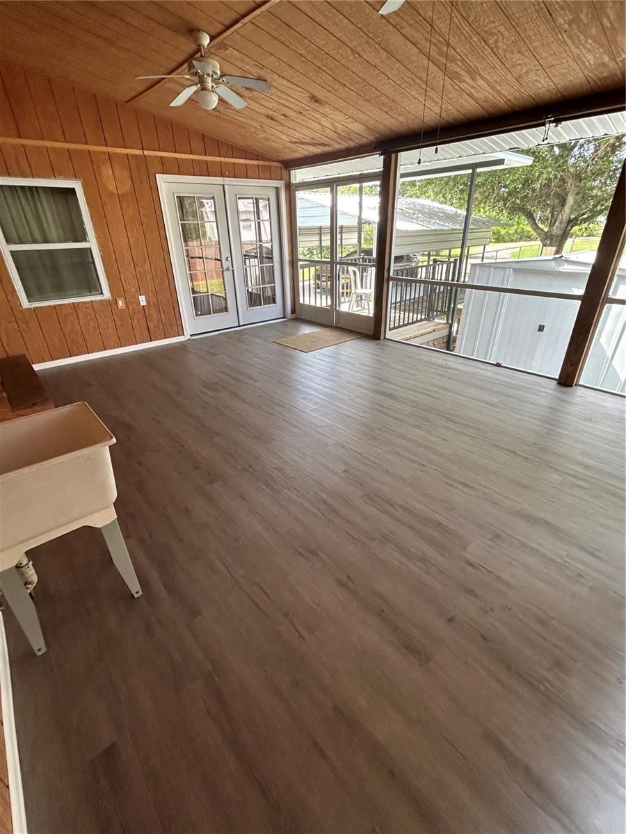 5522 Swaying Palm Property Photo 7