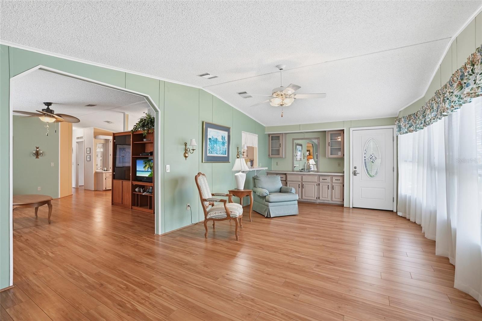452 Sharks Pt Property Photo 6
