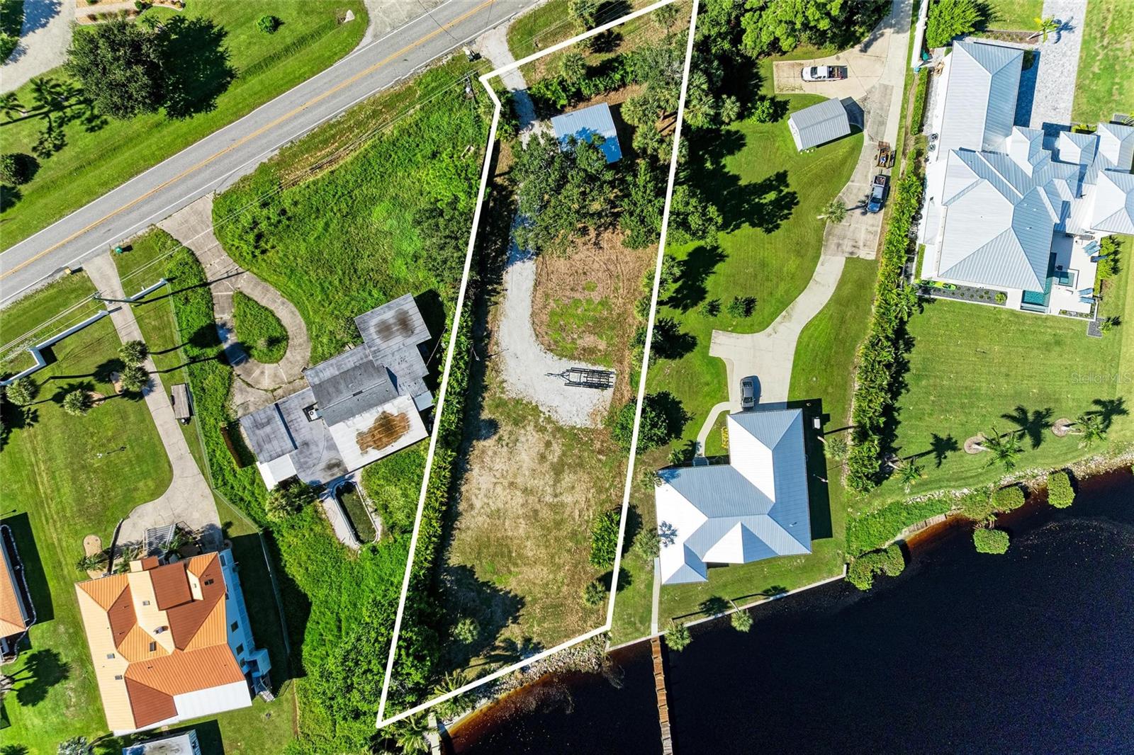 24181 Harborview Rd Property Photo 4