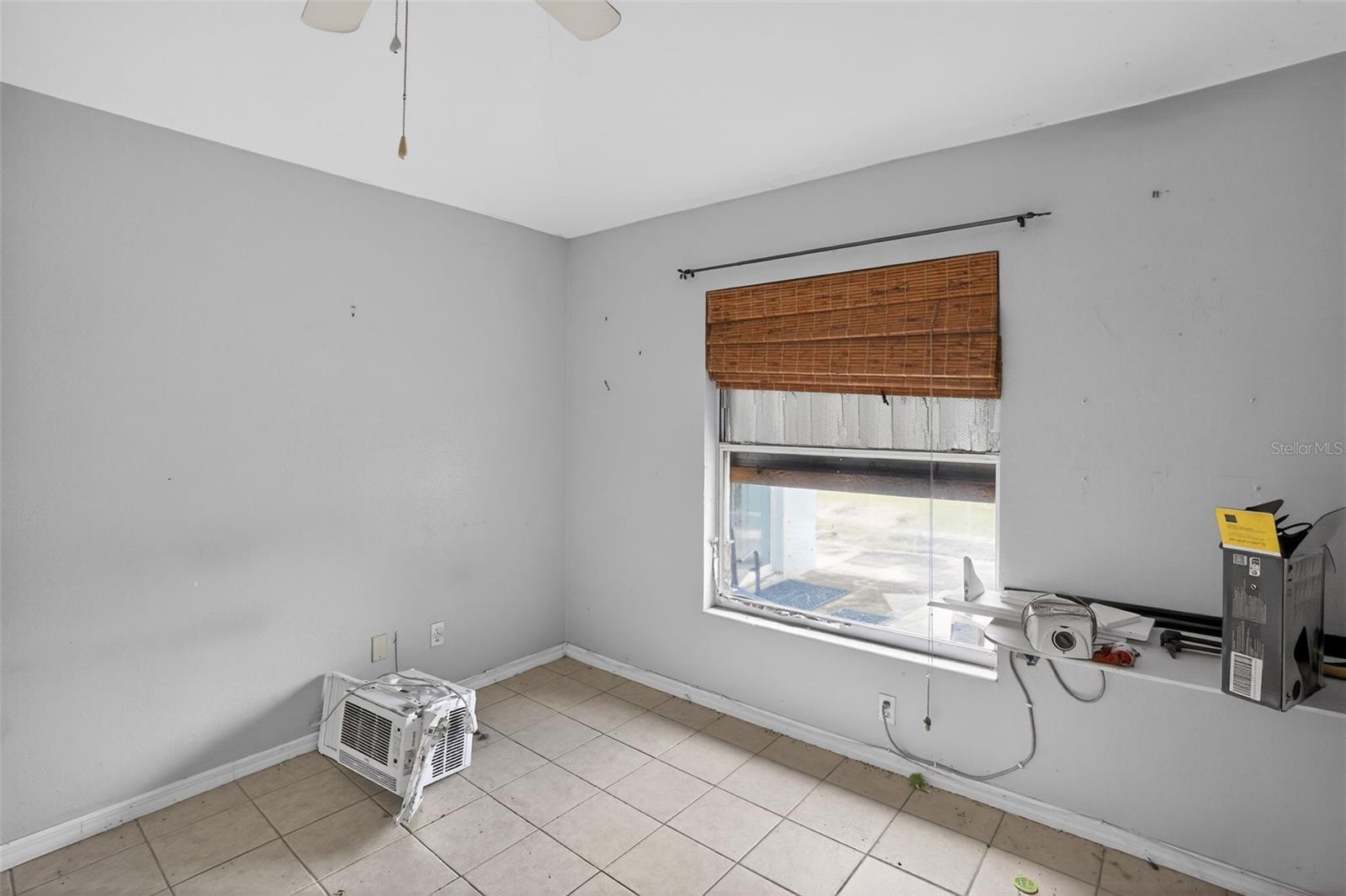 2760 39th Ave Ne Property Photo 3
