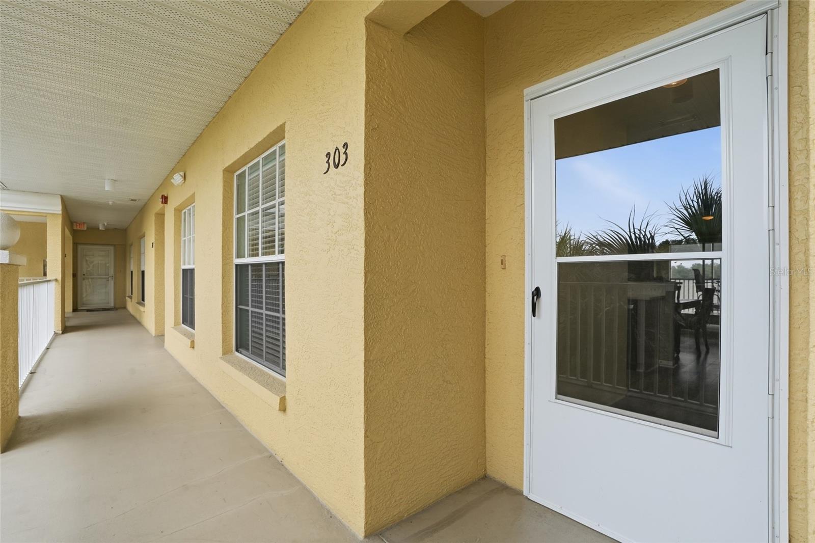 19355 Water Oak Dr #303 Property Photo 3