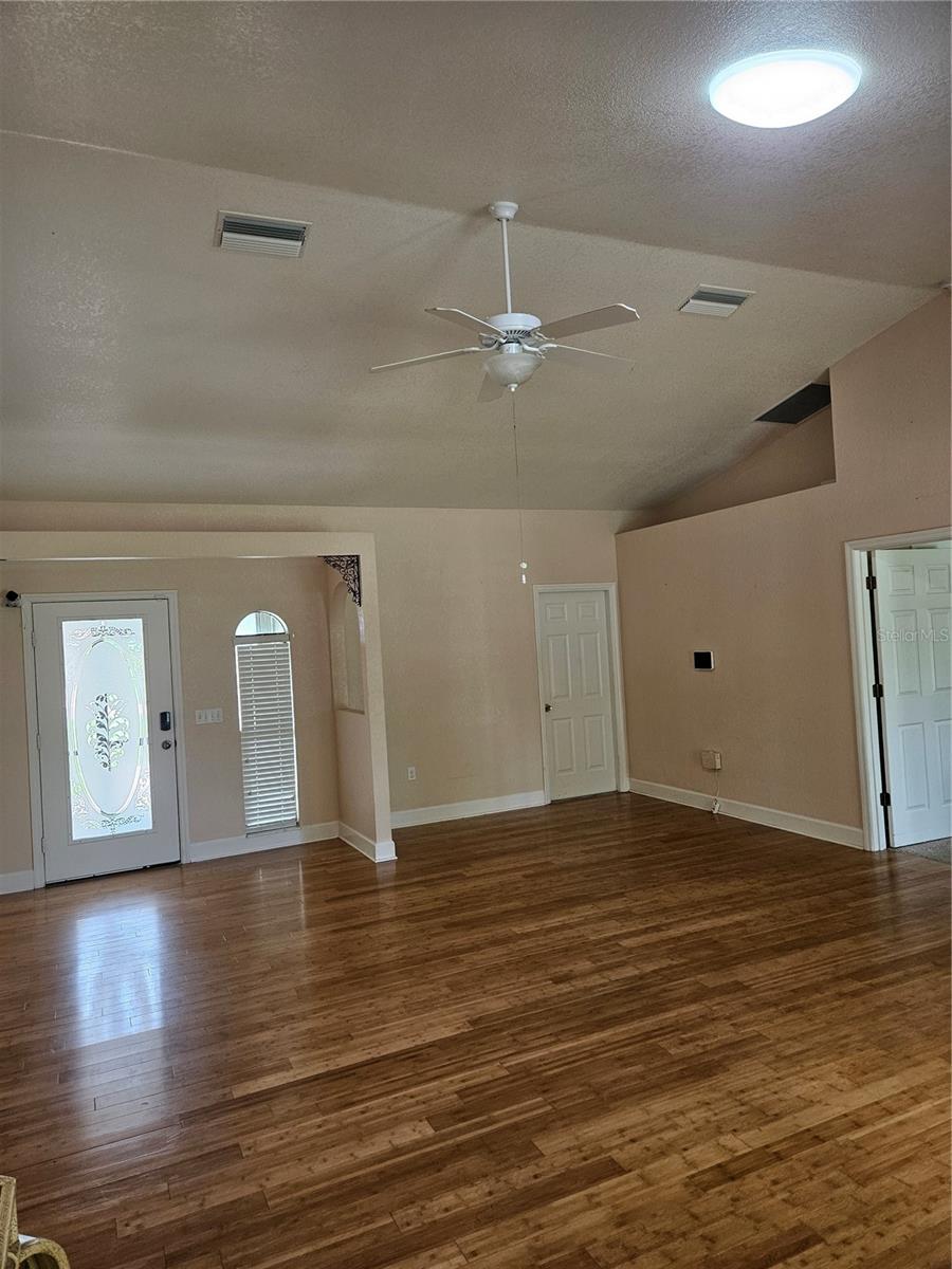 277 Albatross Rd Property Photo 4