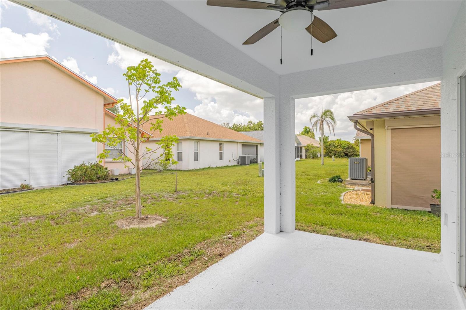 573 Rose Apple Cir Property Photo 8