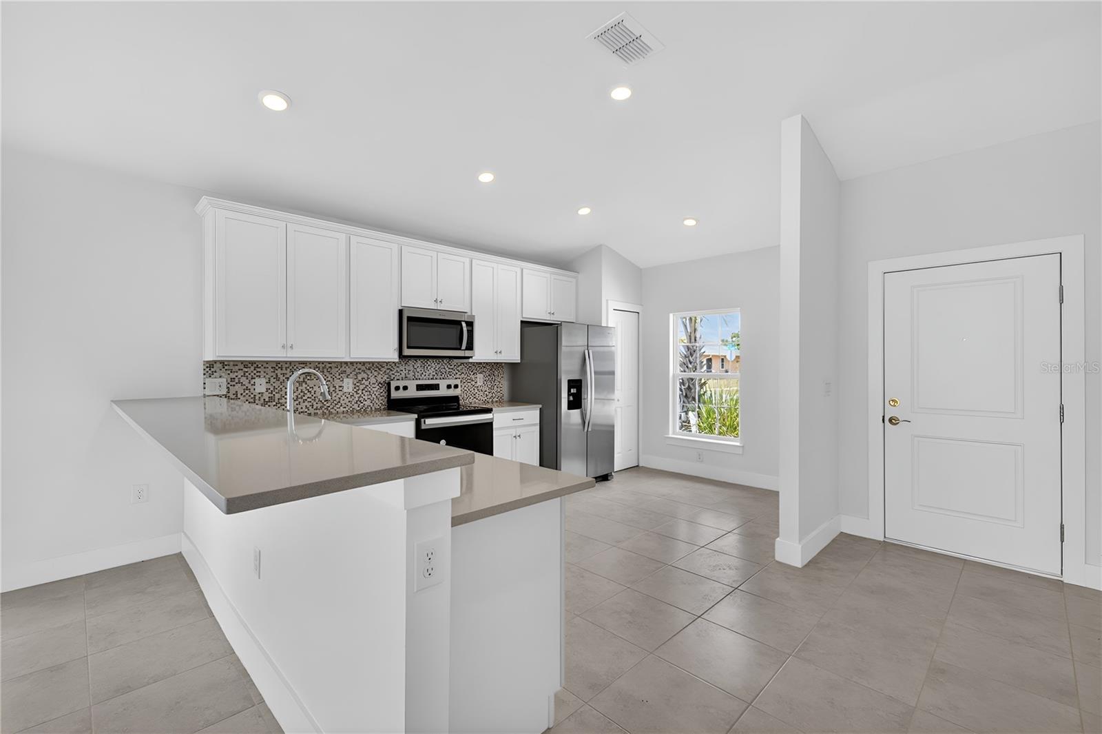 573 Rose Apple Cir Property Photo 10