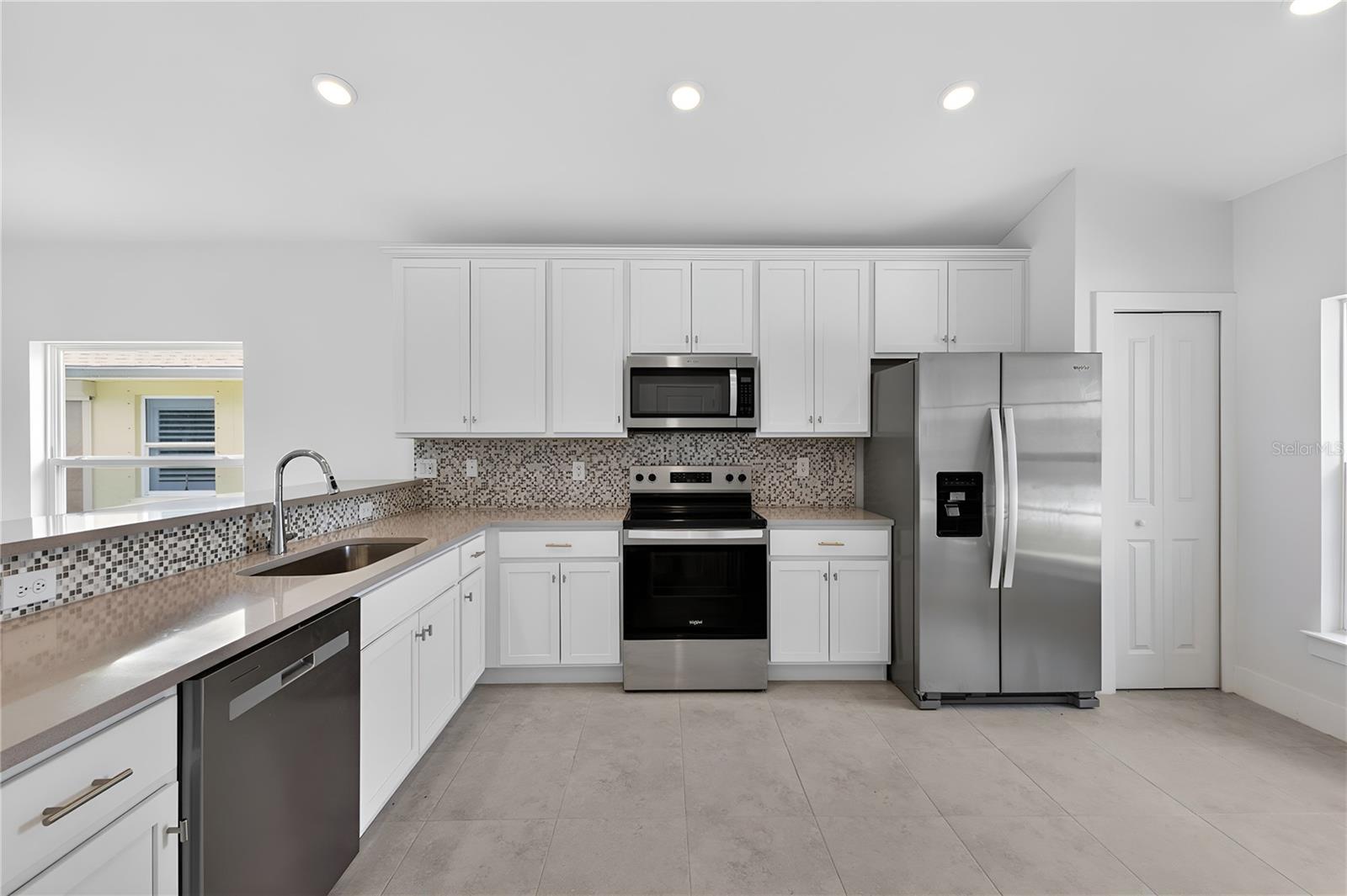 573 Rose Apple Cir Property Photo 12
