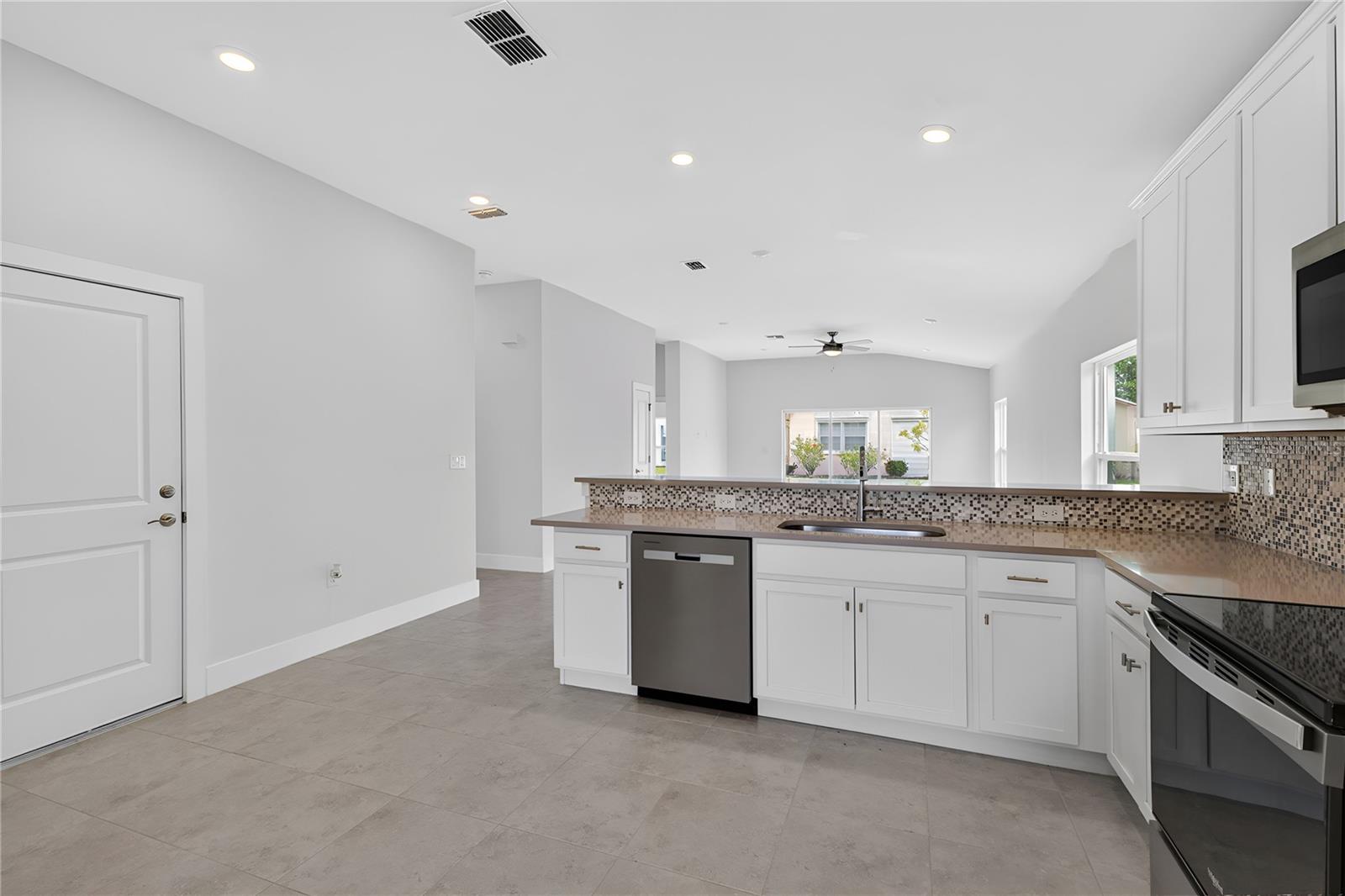 573 Rose Apple Cir Property Photo 13