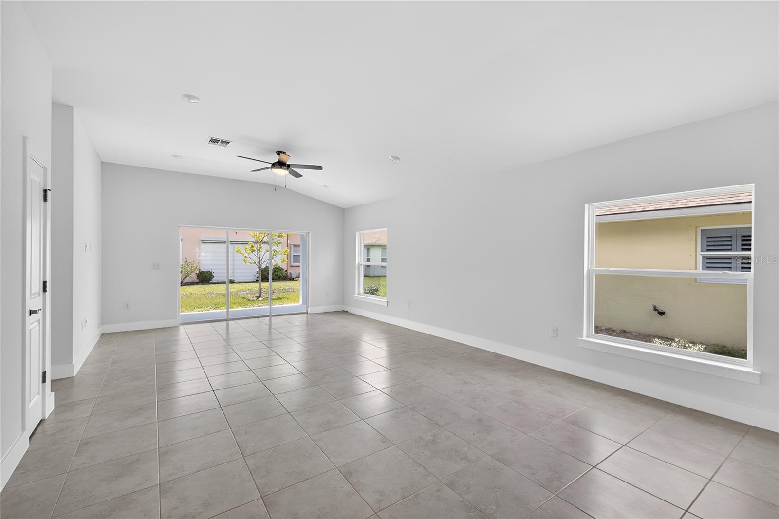 573 Rose Apple Cir Property Photo 14