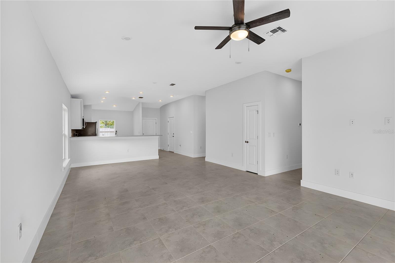 573 Rose Apple Cir Property Photo 16