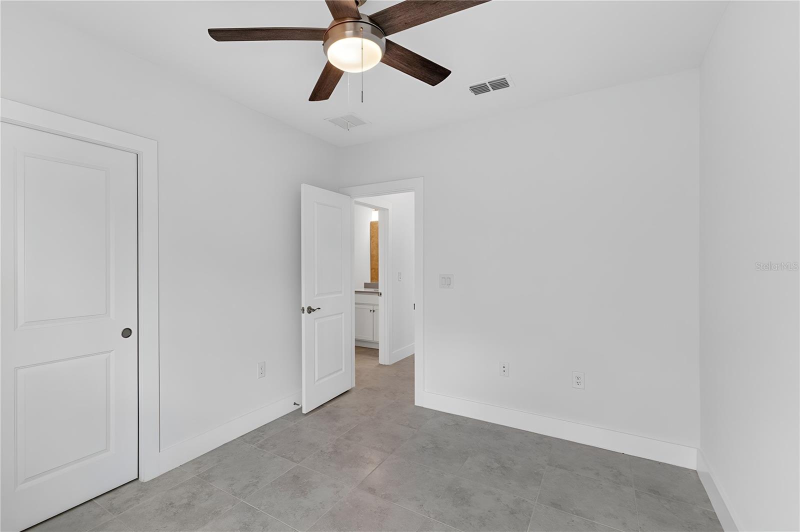 573 Rose Apple Cir Property Photo 33