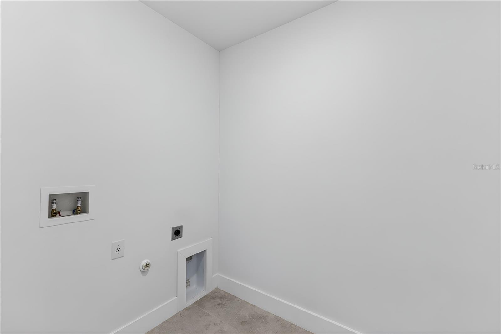 573 Rose Apple Cir Property Photo 34