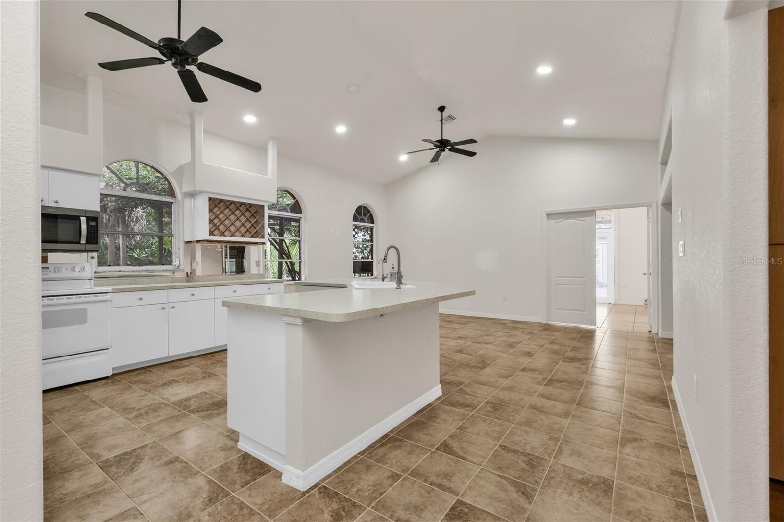 4056 Gingold St Property Photo 3