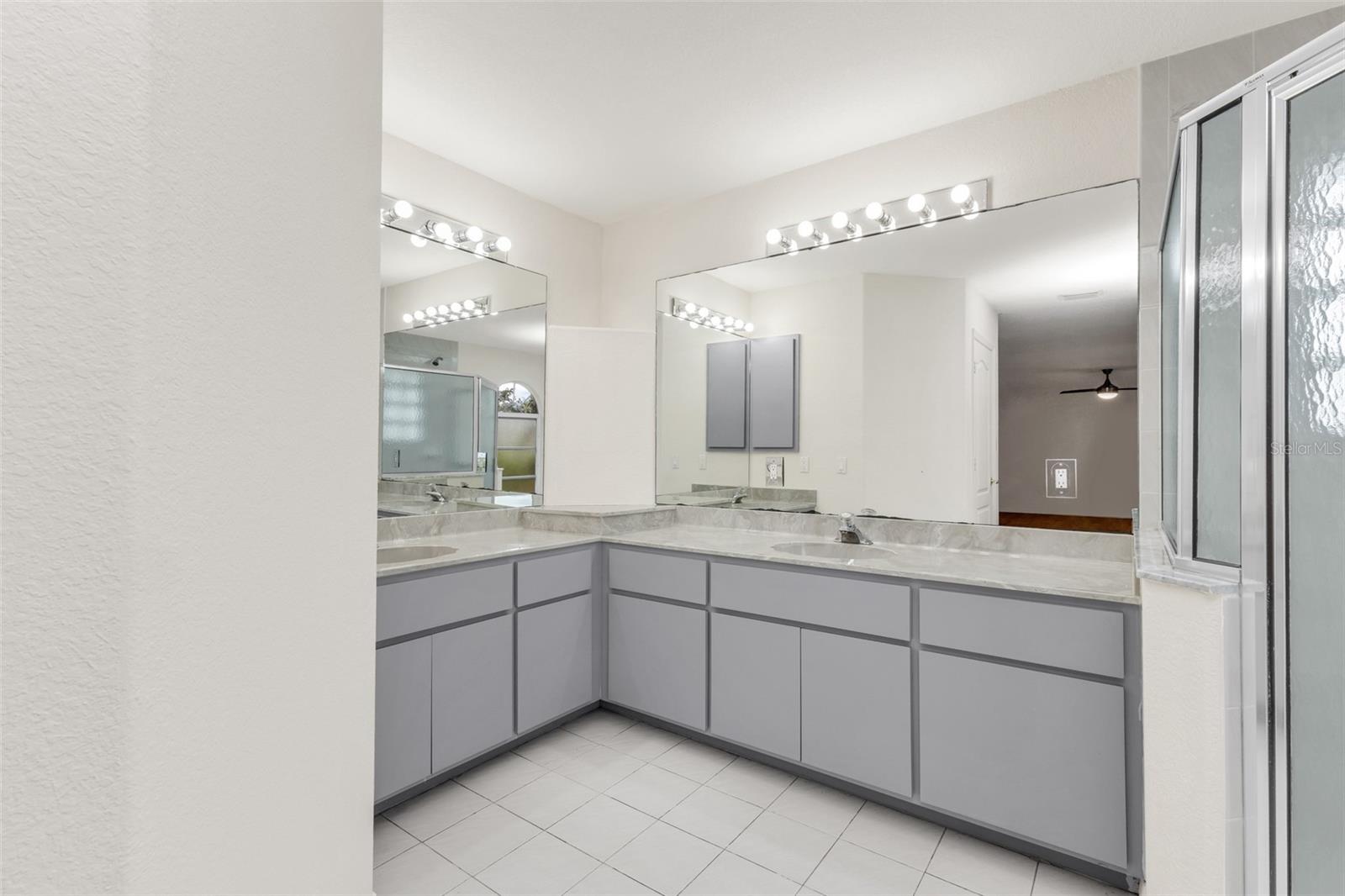4056 Gingold St Property Photo 8