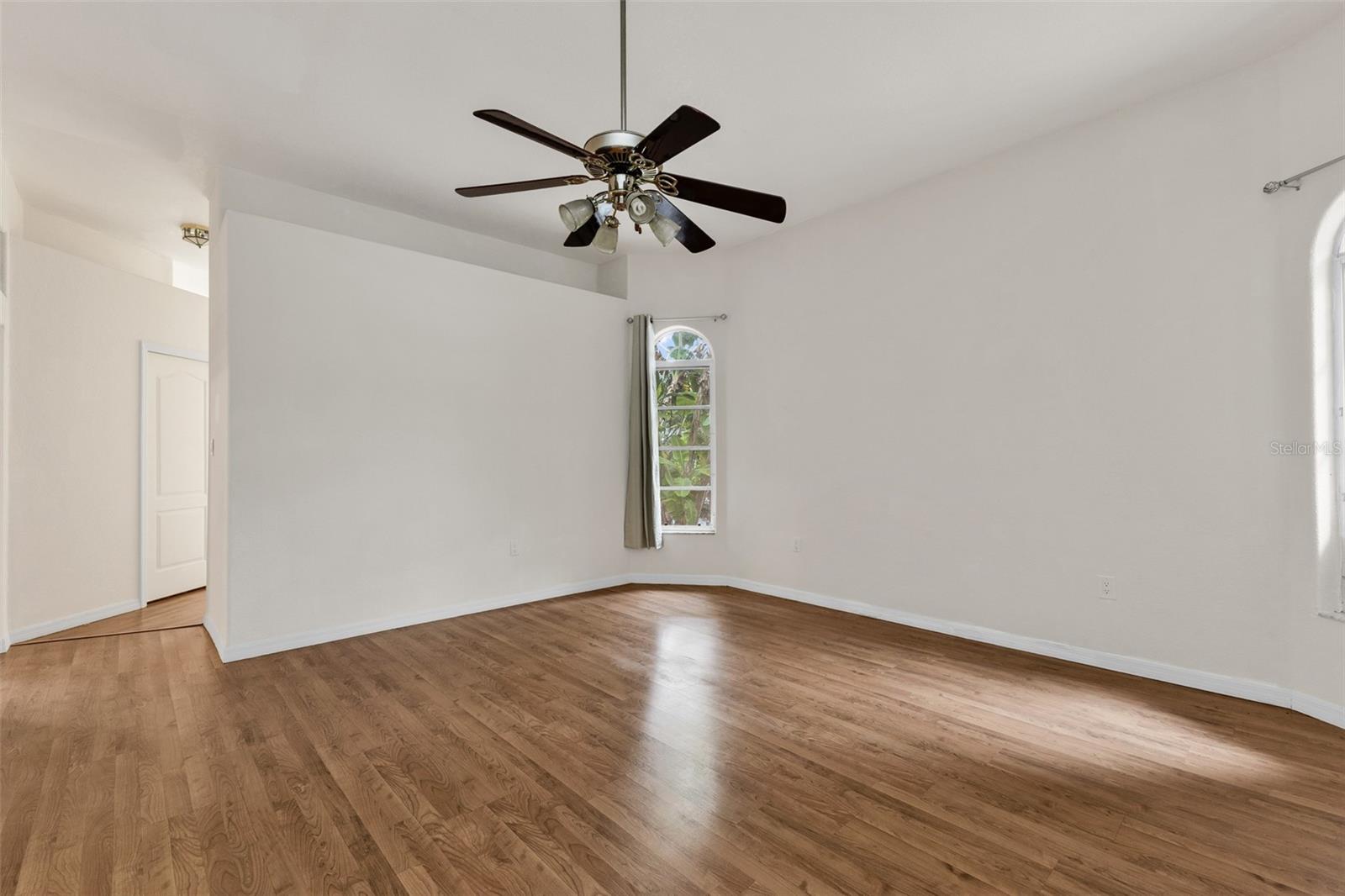 4056 Gingold St Property Photo 9