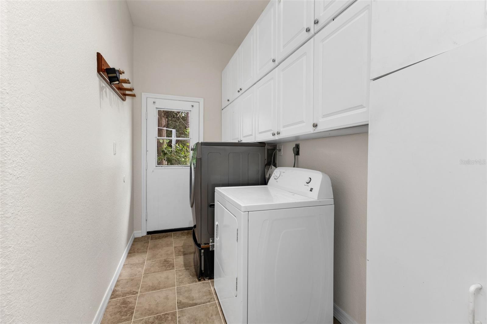 4056 Gingold St Property Photo 49