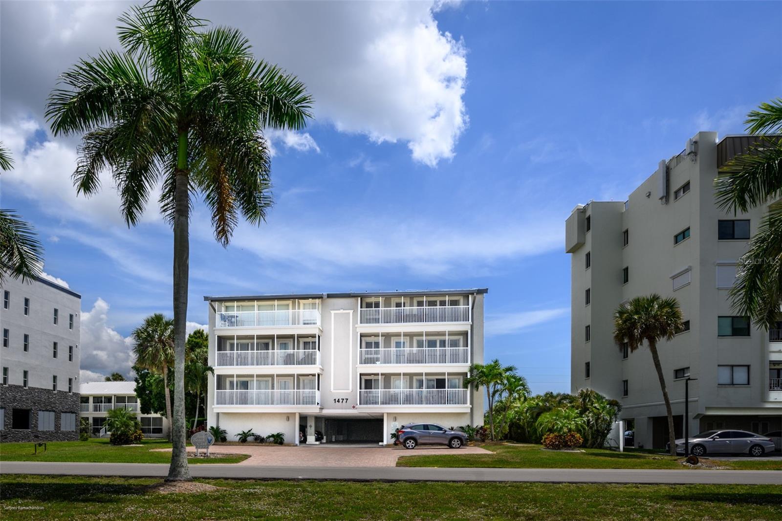1477 PARK BEACH CIR #11