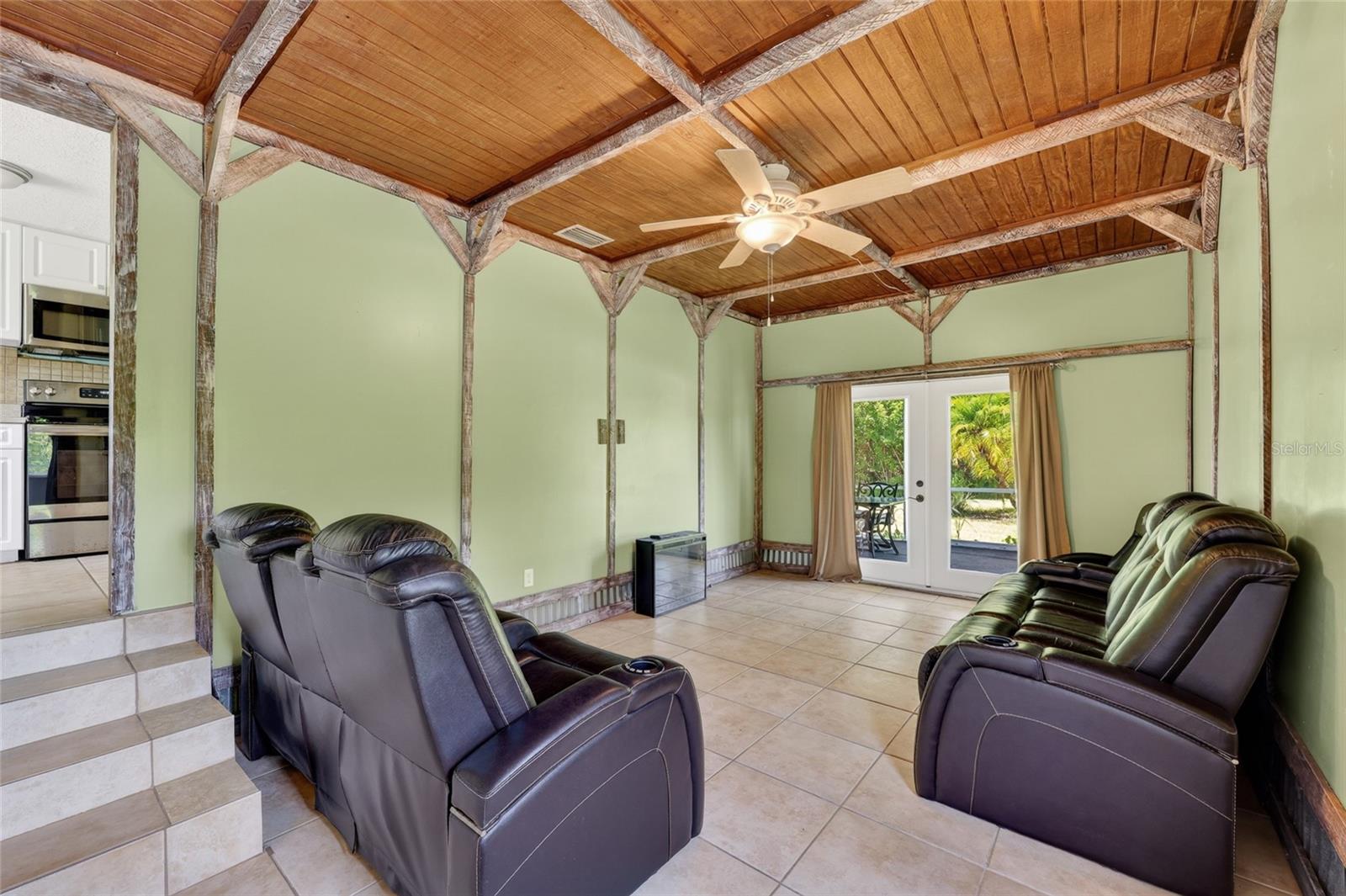 1411 Coral Ridge Dr Property Photo 3