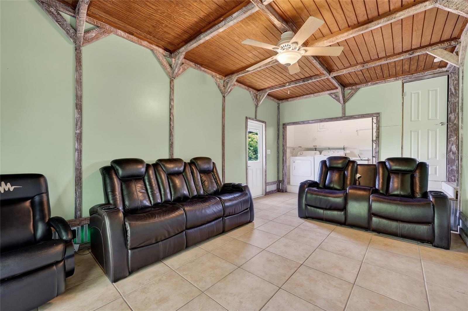 1411 Coral Ridge Dr Property Photo 4