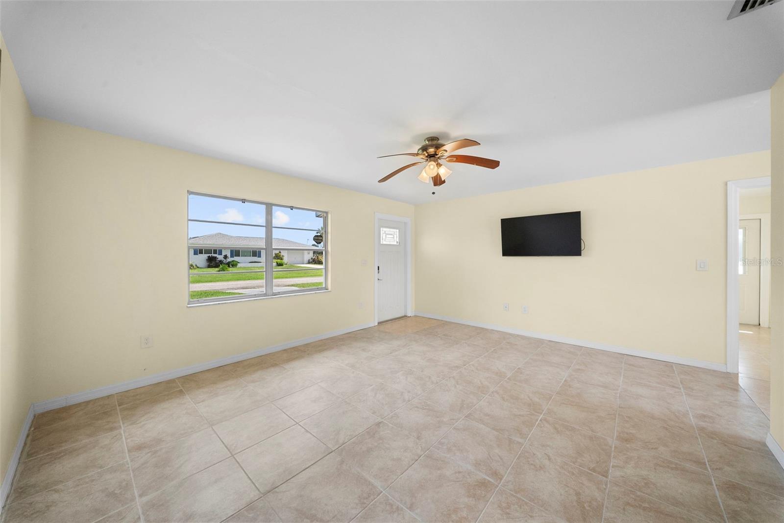 154 Danforth Dr Property Photo 4
