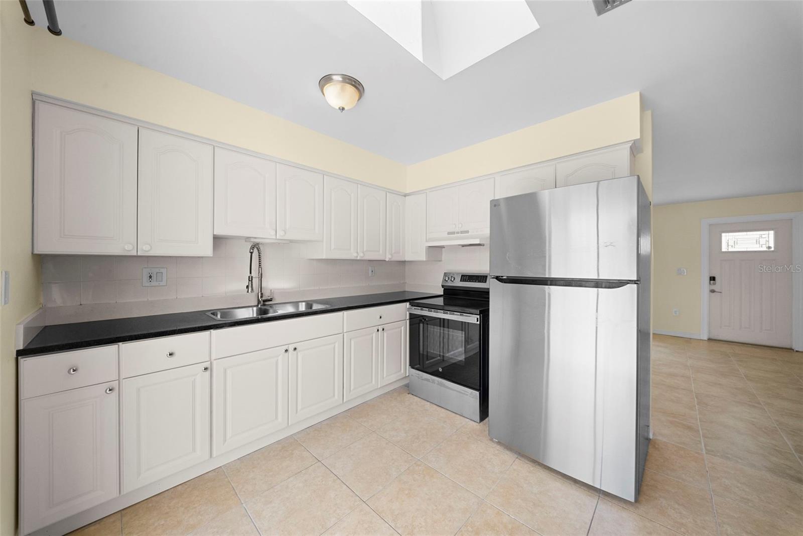 154 Danforth Dr Property Photo 7