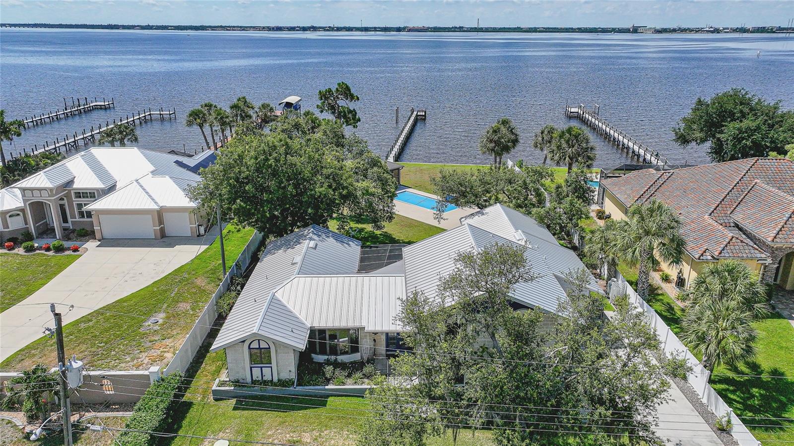 4460 Northshore Dr Property Photo 1
