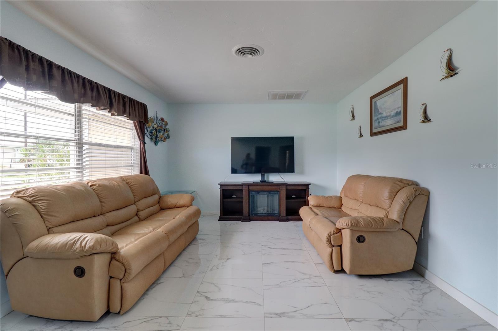 215 Tarpon Way Property Photo 7