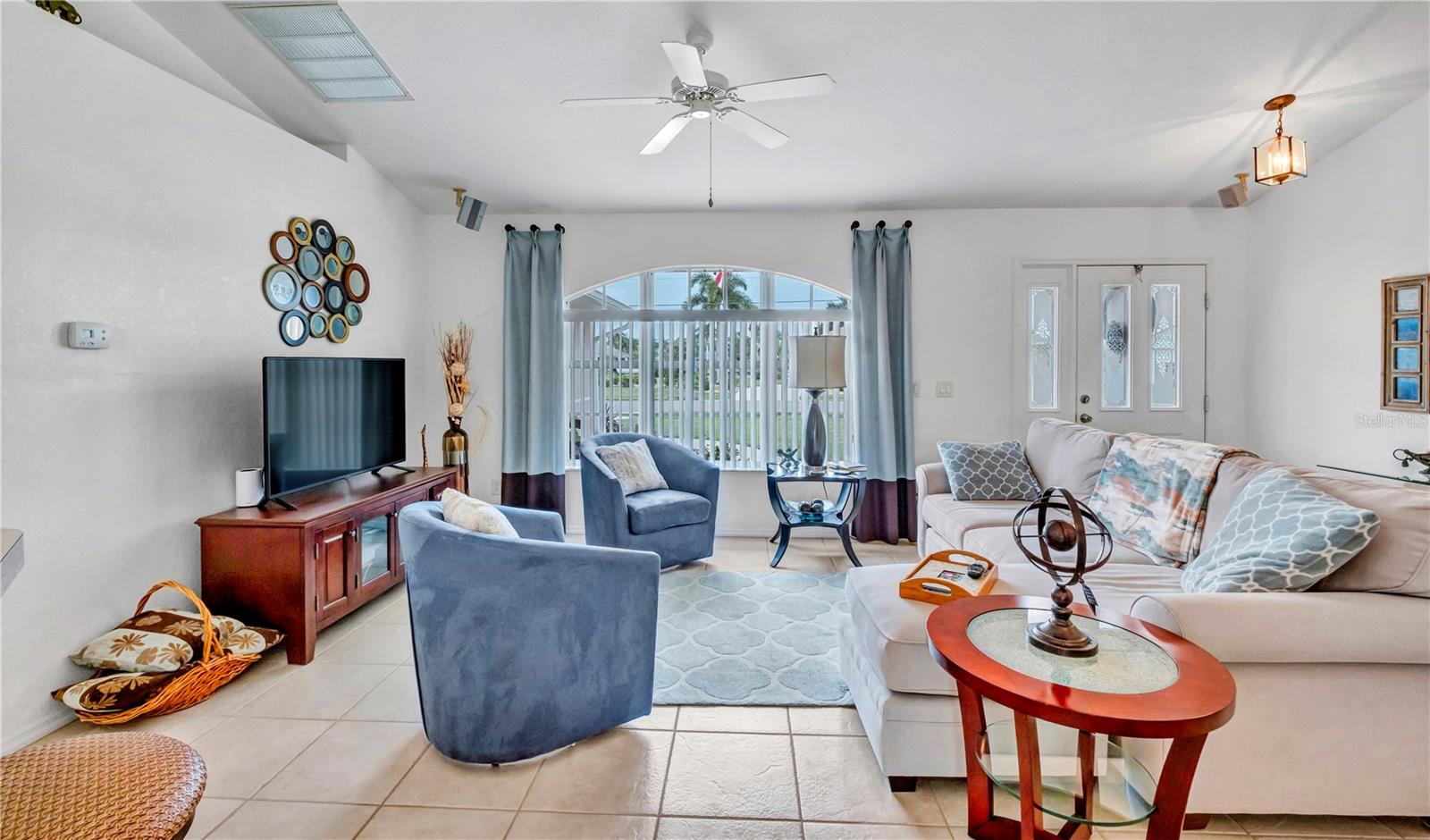 7360 N Ficus Tree Property Photo 2