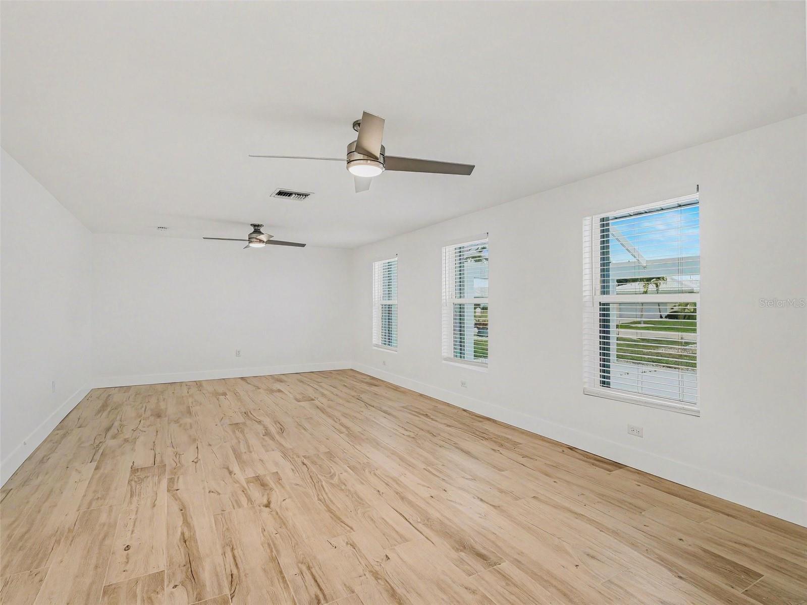 548 Belvedere Ct Property Photo 18