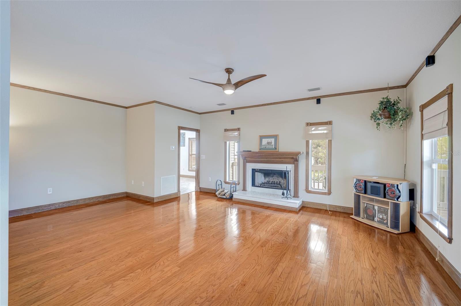 740 W Virginia Ave Property Photo 3